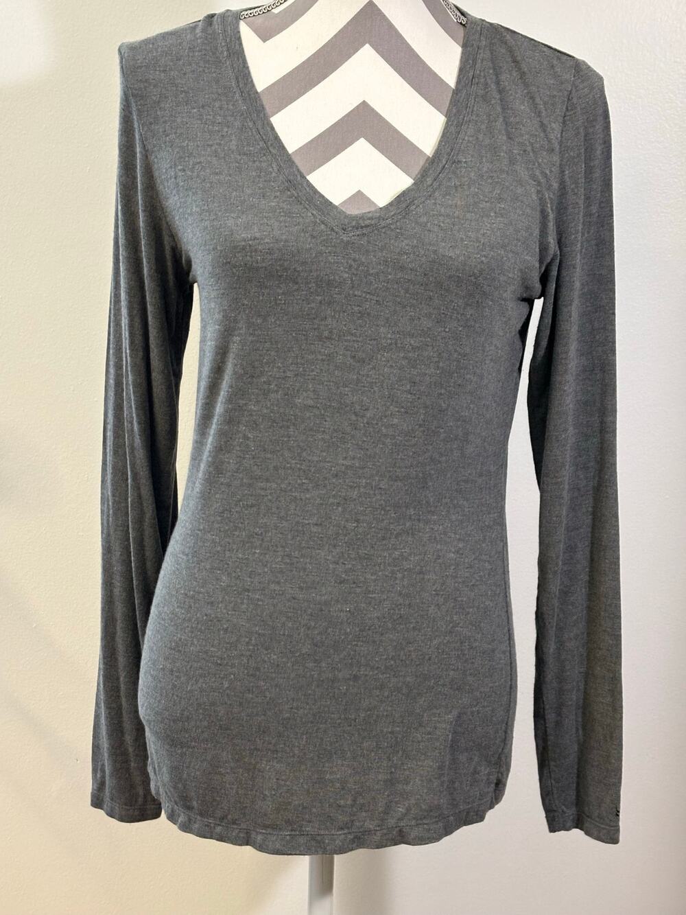 Cuddl Duds Softwear with Stretch V-Neck Long Sleeve Shirt Charcoal Gray Medium M